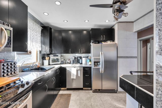 13 Poplar Place, Toms River, NJ 08753