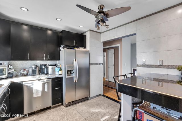 13 Poplar Place, Toms River, NJ 08753