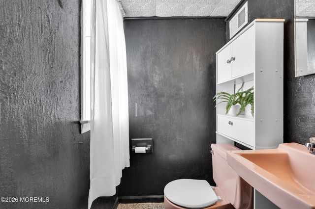 13 Poplar Place, Toms River, NJ 08753