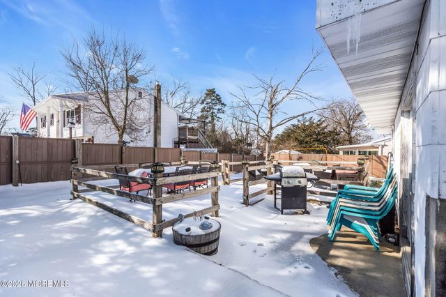 13 Poplar Place, Toms River, NJ 08753