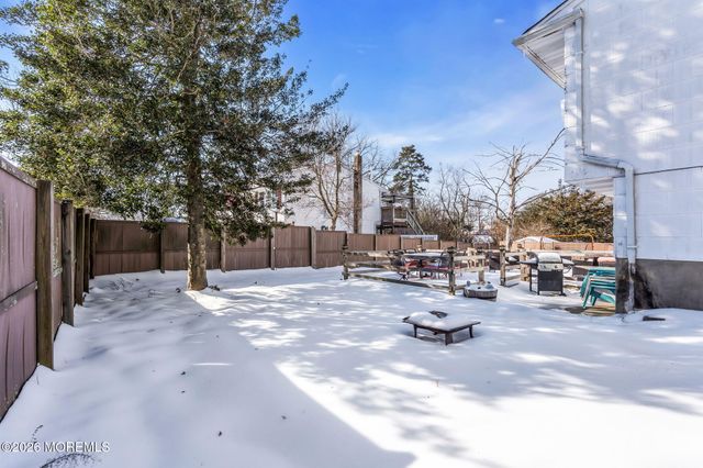 13 Poplar Place, Toms River, NJ 08753