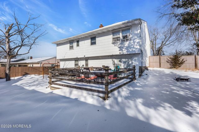 13 Poplar Place, Toms River, NJ 08753