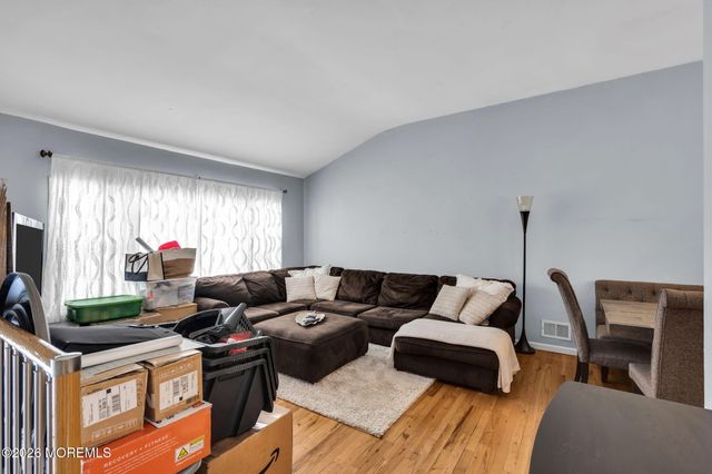 13 Poplar Place, Toms River, NJ 08753