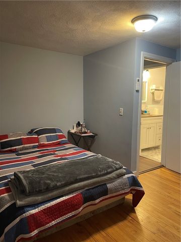 12 Third School Street 2, Bristol, RI 02809