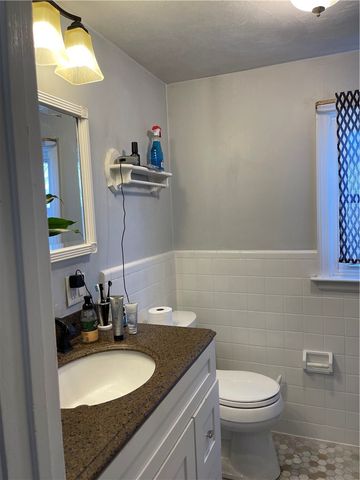 12 Third School Street 2, Bristol, RI 02809