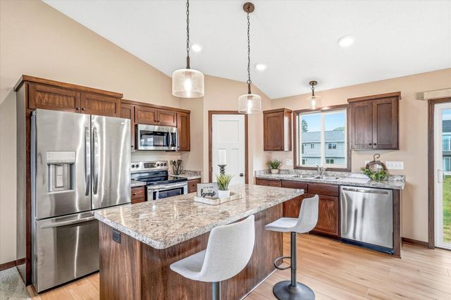 422 Bluebird Drive NW, Isanti, MN 55040