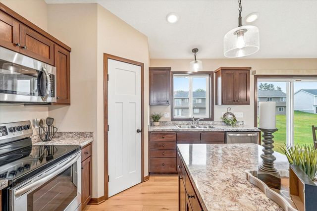 422 Bluebird Drive NW, Isanti, MN 55040