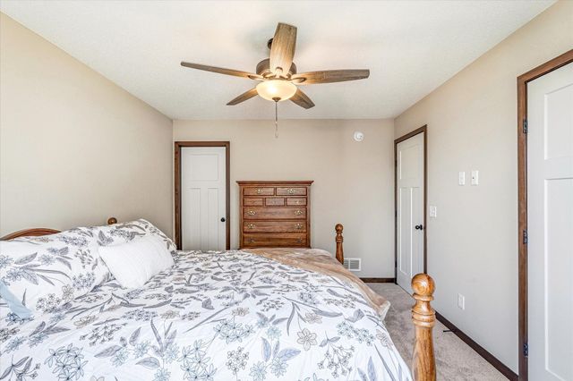 422 Bluebird Drive NW, Isanti, MN 55040