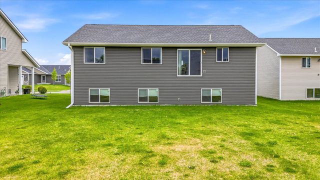 422 Bluebird Drive NW, Isanti, MN 55040