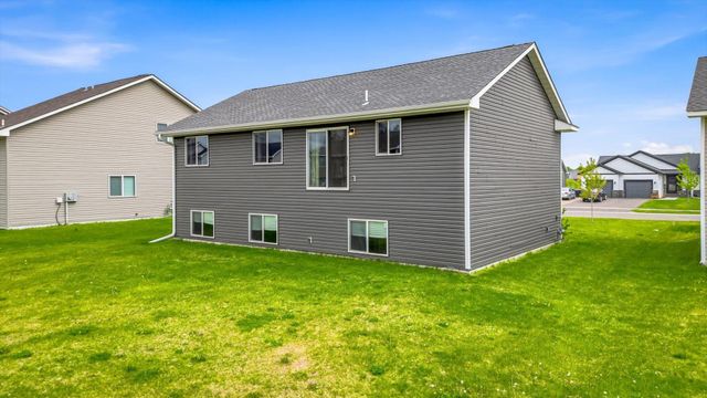 422 Bluebird Drive NW, Isanti, MN 55040