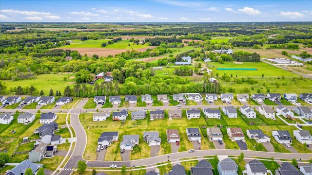 422 Bluebird Drive NW, Isanti, MN 55040