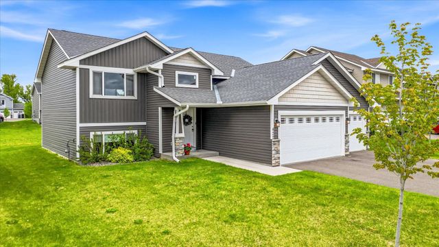 422 Bluebird Drive NW, Isanti, MN 55040