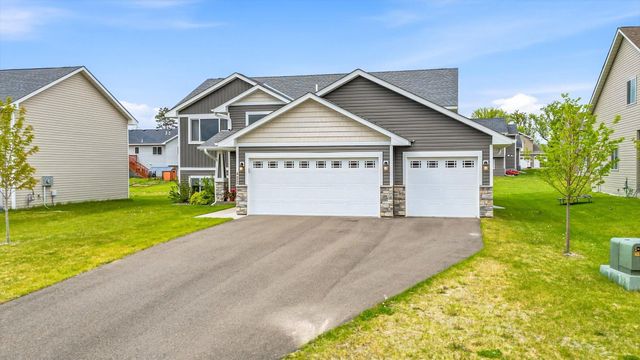 422 Bluebird Drive NW, Isanti, MN 55040