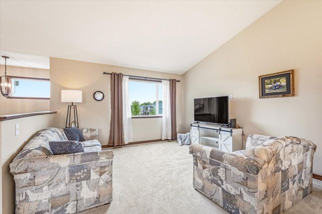 422 Bluebird Drive NW, Isanti, MN 55040