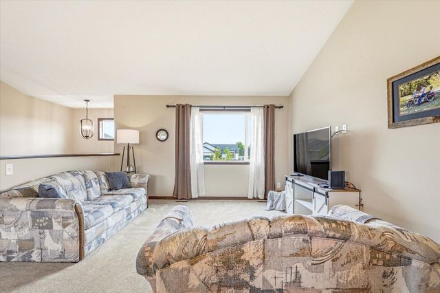 422 Bluebird Drive NW, Isanti, MN 55040