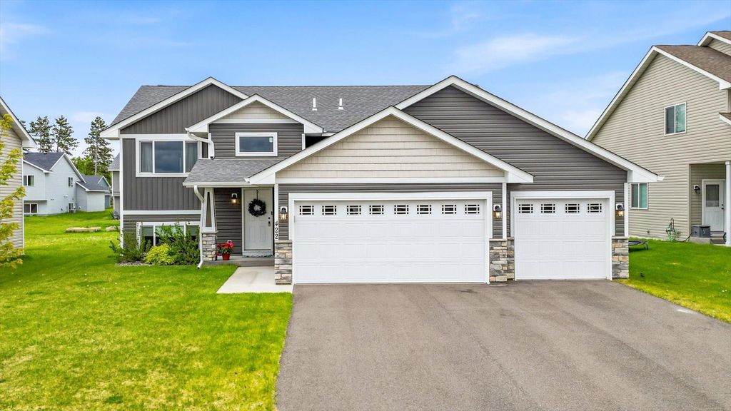 422 Bluebird Drive NW, Isanti, MN 55040