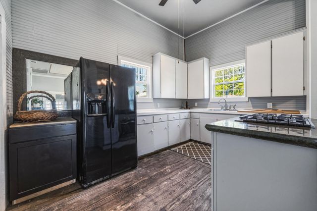 604 Avenue B, Lexington, TX 78947