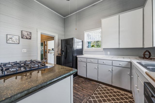604 Avenue B, Lexington, TX 78947