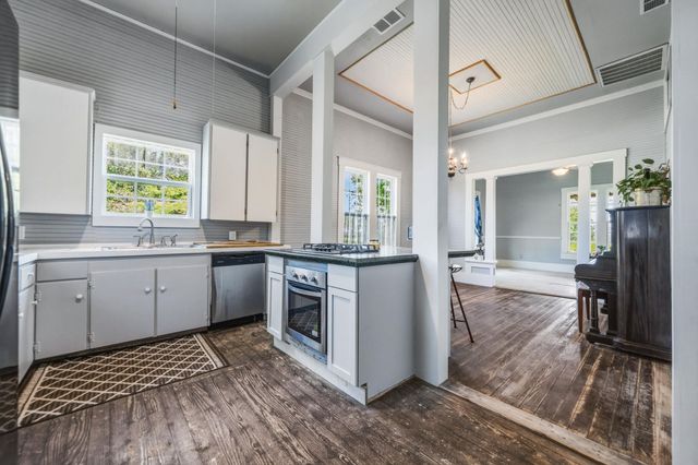 604 Avenue B, Lexington, TX 78947