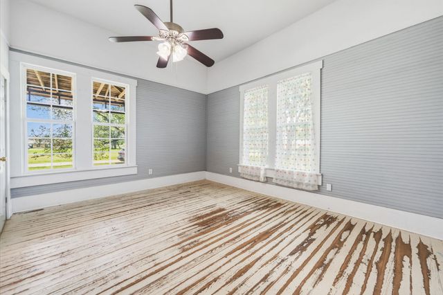 604 Avenue B, Lexington, TX 78947