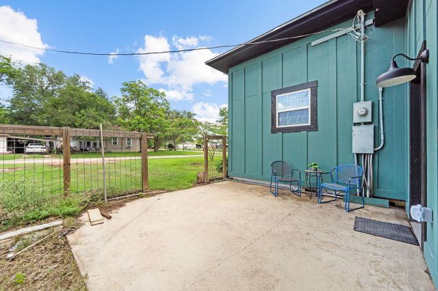 604 Avenue B, Lexington, TX 78947