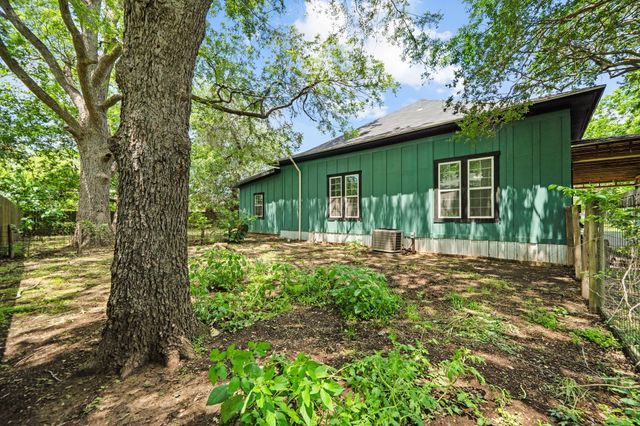 604 Avenue B, Lexington, TX 78947