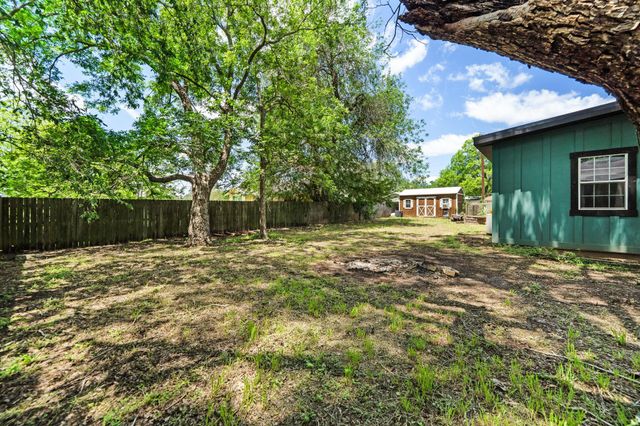 604 Avenue B, Lexington, TX 78947