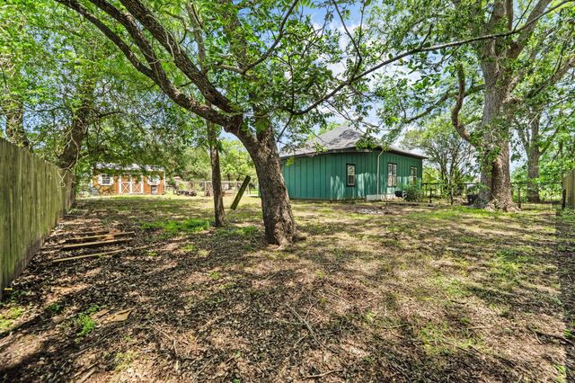 604 Avenue B, Lexington, TX 78947