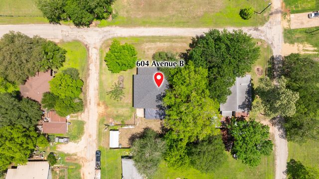 604 Avenue B, Lexington, TX 78947