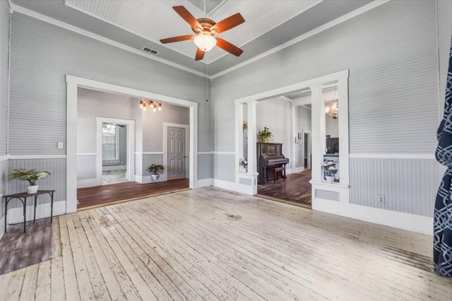 604 Avenue B, Lexington, TX 78947