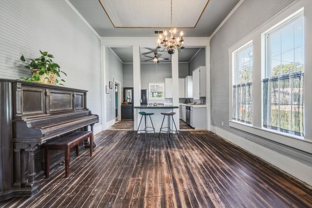 604 Avenue B, Lexington, TX 78947