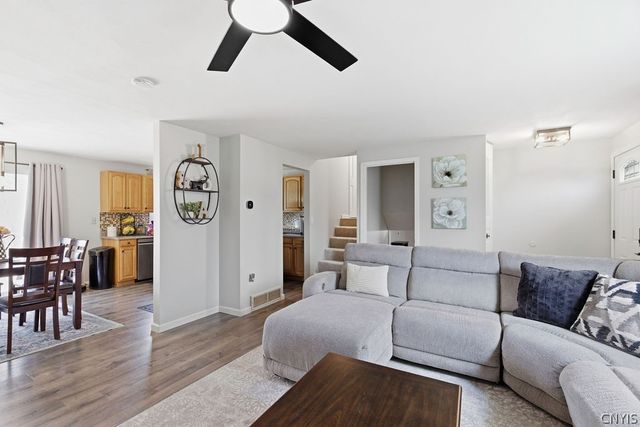 7352 Tomwood Drive, Salina, NY 13090