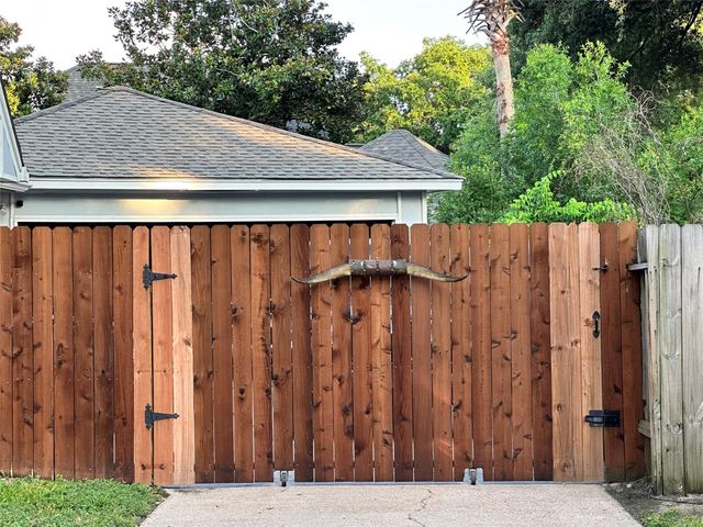 9223 Petersham Drive, Houston, TX 77031