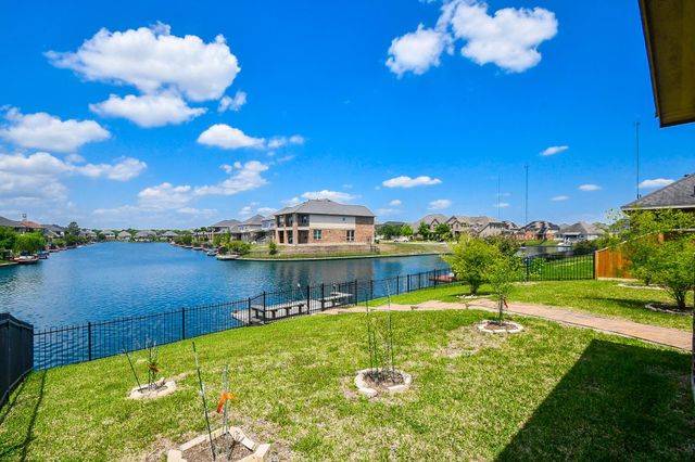 3938 Amalfi Shores Court, Missouri City, TX 77459