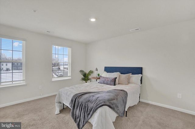 635 LOCUST RUN DR, York, PA 17404