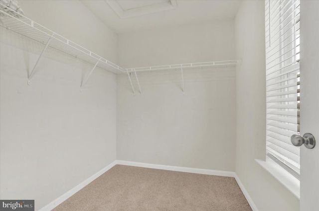 635 LOCUST RUN DR, York, PA 17404