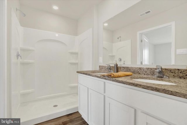 635 LOCUST RUN DR, York, PA 17404