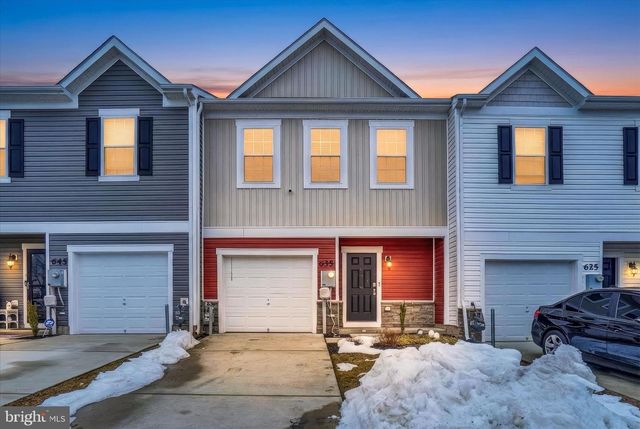 635 LOCUST RUN DR, York, PA 17404