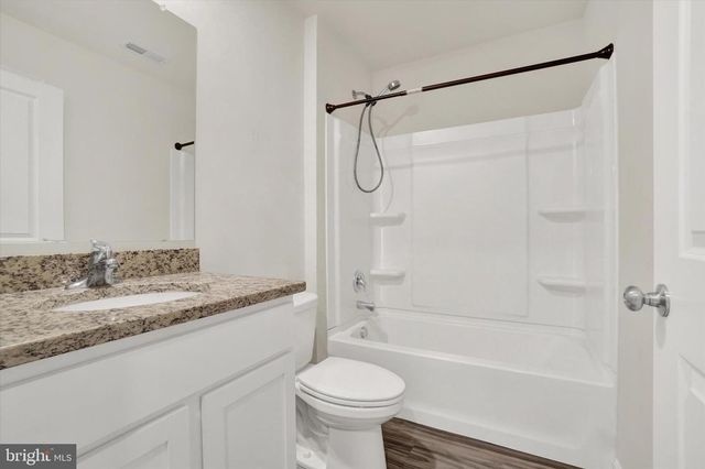 635 LOCUST RUN DR, York, PA 17404