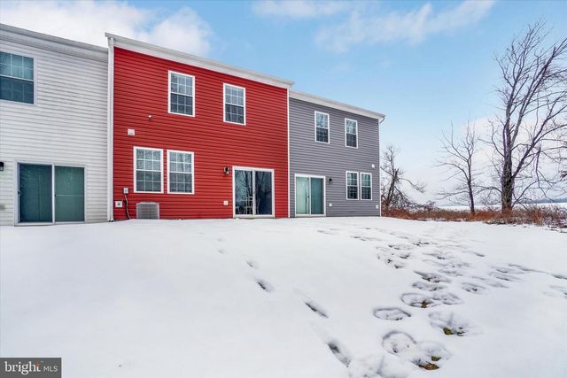 635 LOCUST RUN DR, York, PA 17404