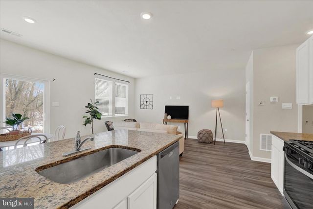 635 LOCUST RUN DR, York, PA 17404