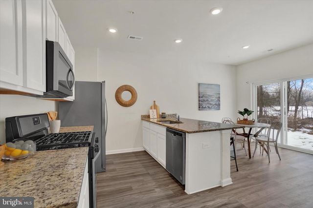 635 LOCUST RUN DR, York, PA 17404