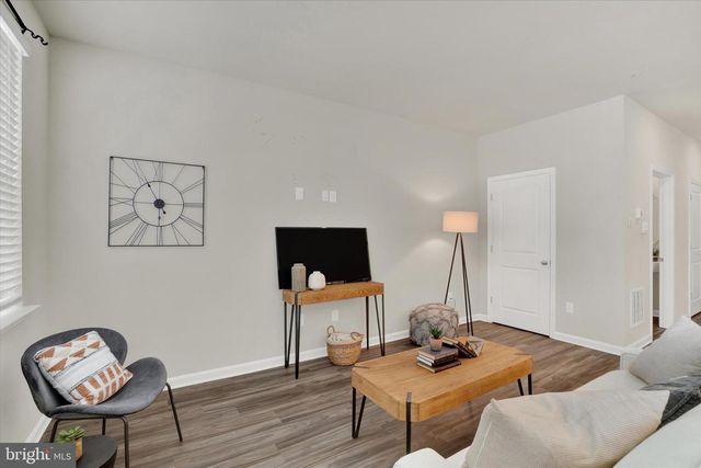 635 LOCUST RUN DR, York, PA 17404