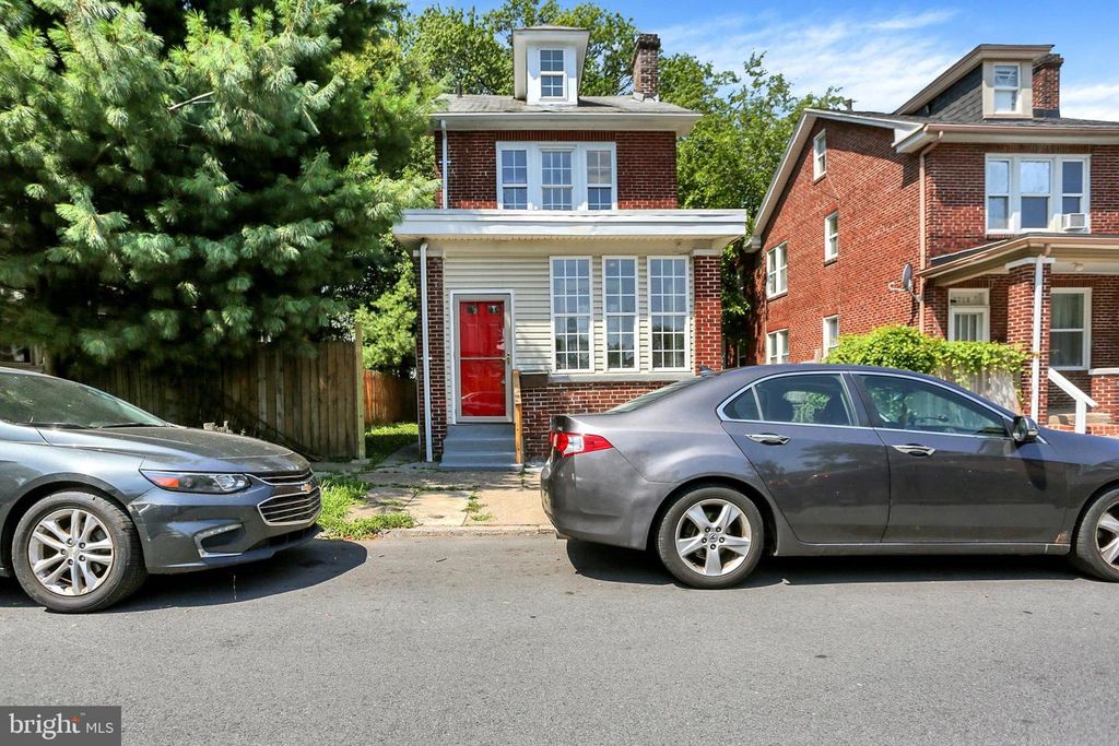 2708 LEXINGTON ST, Harrisburg, PA 17110
