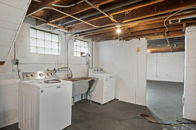 1960 S 68th STREET, West Allis, WI 53219