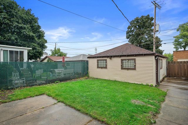 1960 S 68th STREET, West Allis, WI 53219