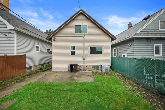 1960 S 68th STREET, West Allis, WI 53219