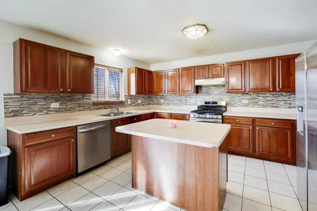 1511 Thornwood Lane, Plainfield, IL 60586