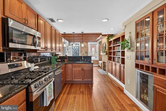18 S WASHINGTON ST, Baltimore, MD 21231