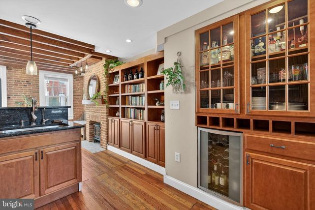 18 S WASHINGTON ST, Baltimore, MD 21231